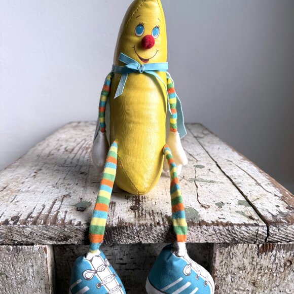 AMTOY Super Banana Plush 12 Inch 1982 Vintage Stuffed Toy - Picture 6 of 6